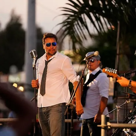 Comodoro Estudio Vista Mar Explotaciones Ravel *