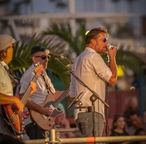 Daire Comodoro Estudio Vista Mar Explotaciones Ravel *