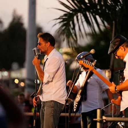 Comodoro Estudio Vista Mar Explotaciones Ravel * Arona